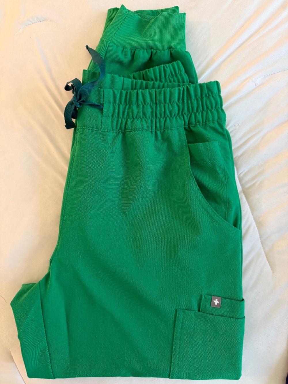FIGS WOMENS EVERGREEN HIGH WAISTED UMAN RELAXED JOGGER SCRUB PANT MEDIUM
